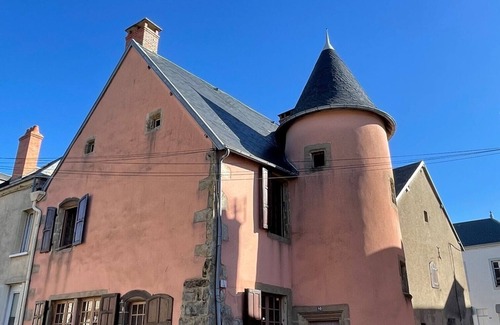 Saint-Gervais-d'Auvergne House | FAMILY HOME IN THE HEART OF TOWN