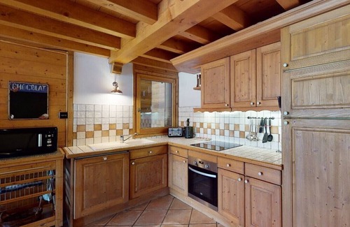 Le Tour Ski Chalet | Family-friendly ski to the door Chalet with Sauna