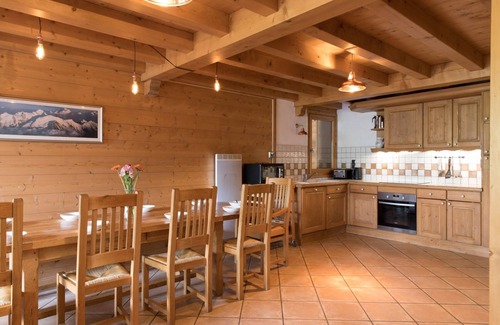 Le Tour Ski Chalet | Family-friendly ski to the door Chalet with Sauna