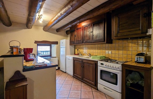 Villeneuve-dʼAllier Cottage | Family-Friendly Riverside Retreat with Game Room & Terrace in Scenic Allier