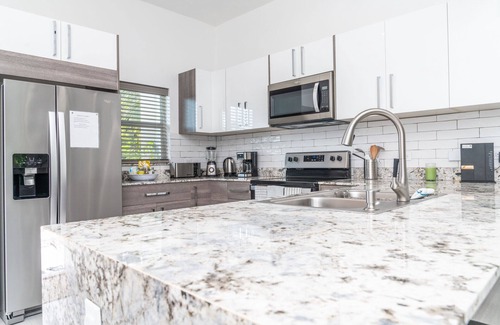 George Town Apartment | Family-friendly, 7 minutes from the beach! Only assistance animals allowed.