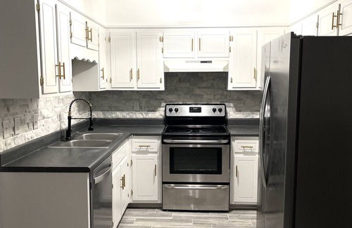 Clarksville House | Family/Friend/casino getaway⭐️sleeps 9🐕Pet friendly,3 miles to I24/post ⭐️hot tub