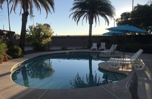 Las Vegas House | Family/Friend Fun getaway *Big Private Pool *Basketball court *firepit