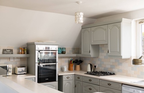 New Romney House | Family Friendly Beach House With Hot Tub! Outstanding Sea Views