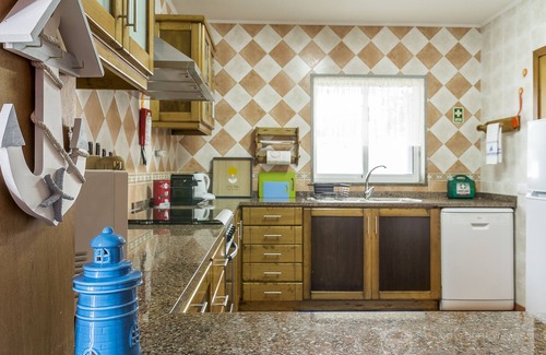 Angra do Heroismo House | Family-Friendly Dream House in Terceira, 5 min to Historic Center of Angra