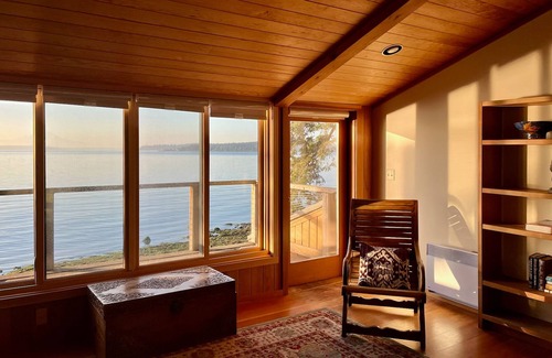 Bainbridge Island House | Family-friendly soundfront retreat with sprawling deck and expansive views