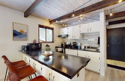 Tahoe Paradise Cabin | Family-friendly cabin with fireplace, bikes, loft, games, & skiing nearby