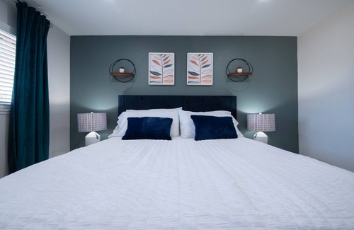 Westlake Village Apartment | Family friendly in the heart of Westlake Village! King beds, workstation,printer