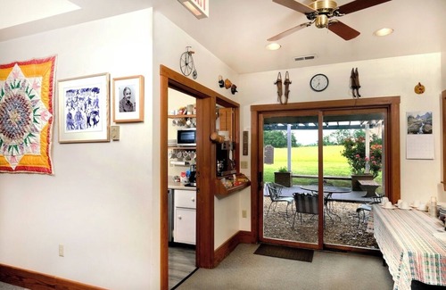 Faber Bed & Breakfast | Family-friendly 10-bedroom B&B near Wintergreen golf & ski. Great for groups!