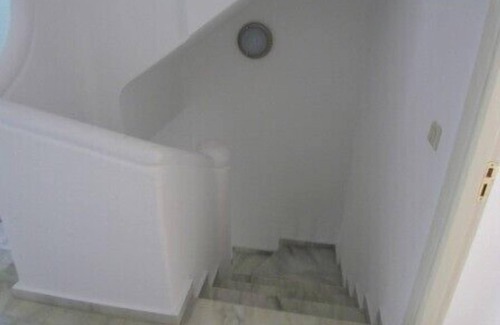 New Golden Mile House | Family friendly, 10 min walk to beach, private garden, nr Marbella & Estepona,