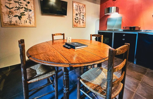 Etivey Bed & Breakfast | Family-Friendly 1BR w/Garden View + Hot Tub