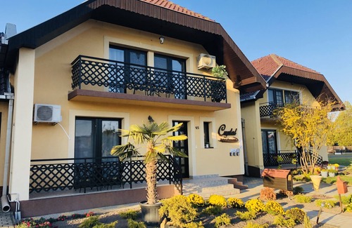 Morahalom House | Family Friendly 2 Bedroom and Living (65 m2)