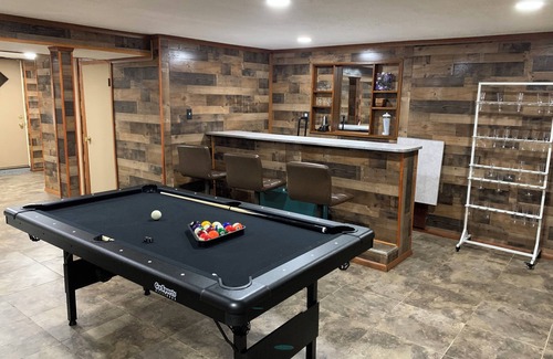 Downtown Baltimore House | family-friendly 2-bedroom home in Baltimore with WiFi, AC, Pool table, Poker