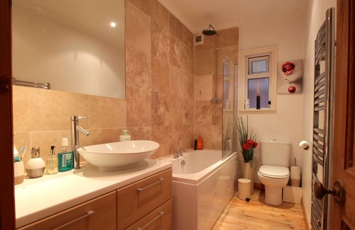 Earlsfield Apartment | Family-Friendly 2 Bedroom Apartment With Large Garden