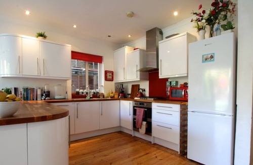 Earlsfield Apartment | Family-Friendly 2 Bedroom Apartment With Large Garden