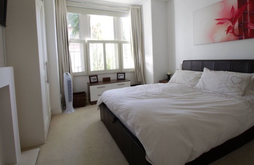 Earlsfield Apartment | Family-Friendly 2 Bedroom Apartment With Large Garden