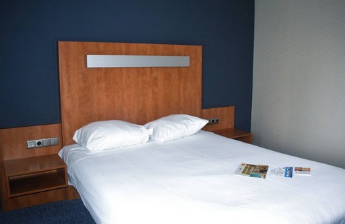 Made Hotel | Family-Friendly 2 Units w/Dining, Local Landmarks & Stunning Outdoors