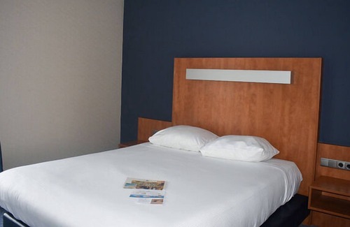 Made Hotel | Family-Friendly 2 Units w/Dining, Local Landmarks & Stunning Outdoors