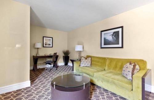 Corte Madera Hotel | Family-Friendly 2BR Suite | Near Bay Area Spots | Outdoor Pool | Free Parking