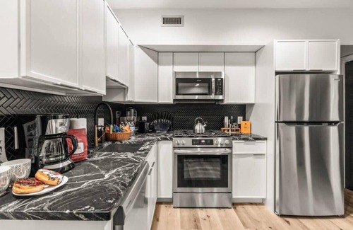 Old City Condo | Family-friendly 2BR Condo with Free Parking!