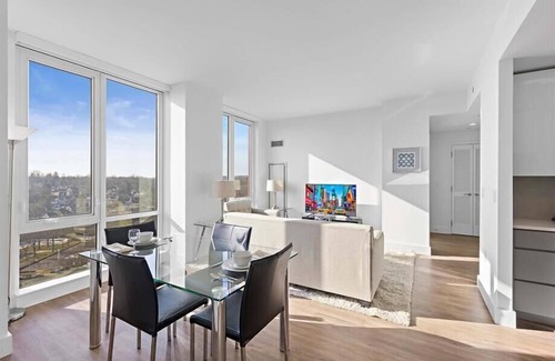 White Plains Apartment | Family Friendly 2BR | Full Kitchen | Downtown White Plains