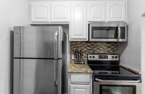 Arlington Apartment | Family Friendly 2bdrm-Walk To At&t/Cowboys Stadium