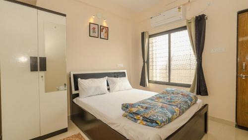 Pune Apartment | Family friendly 2BHK near Kharadi with Covered Parking