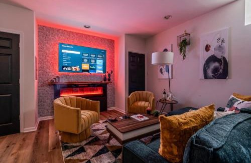 Old City Apartment | Family-friendly 2BR Condo with Free Parking!