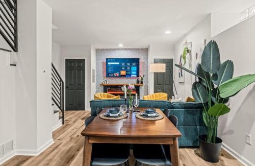 Old City Apartment | Family-friendly 2BR Condo with Free Parking!