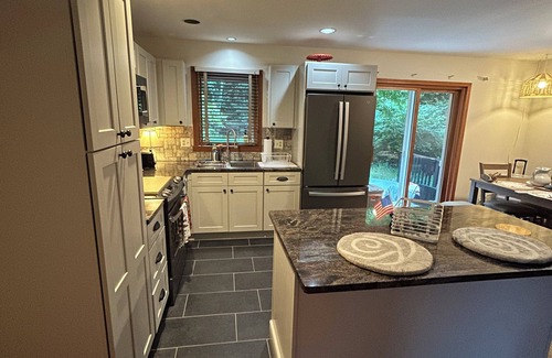 Arcadia House | Family Friendly 2BR with Lake Michigan Beach, Skiing, Golf Nearby