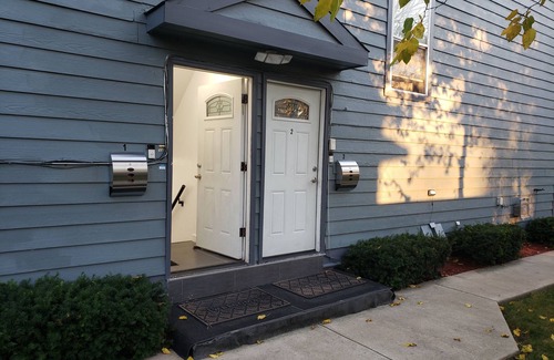 Evanston Apartment | Family-friendly 3-bdrm-2bth apt w/AC, WiFi, & private prkng in Evanston-Near NWU