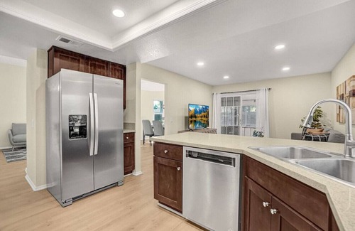 Rialto House | Family Friendly 3 Bedroom House in Rialto