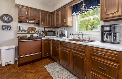 Goreville House | Family Friendly- 3 Kayaks + Canoe + 2 Kitchens