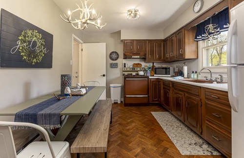 Goreville House | Family Friendly- 3 Kayaks + Canoe + 2 Kitchens