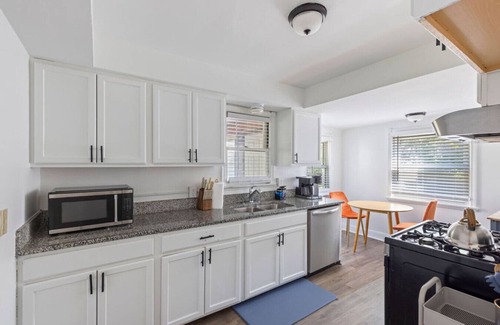 Maple Heights House | Family-Friendly 3BR with Sunroom & Outdoor Area