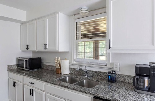 Maple Heights House | Family-Friendly 3BR with Sunroom & Outdoor Area