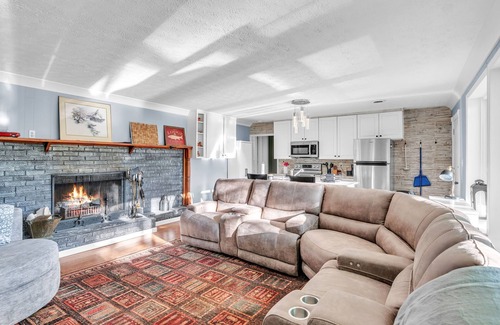 Rock Harbor House | Family-Friendly 3-Bedroom Lakefront Getaway on Norris Lake