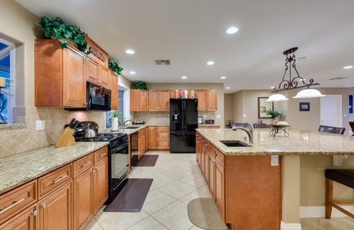 Royal Crest Rancheros House | Family Friendly 3600 Sq Ft 5 Bedrooms 4 Bathrooms 3 Miles To Strip