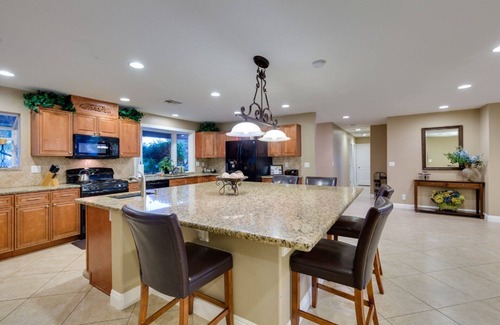 Royal Crest Rancheros House | Family Friendly 3600 Sq Ft 5 Bedrooms 4 Bathrooms 3 Miles To Strip