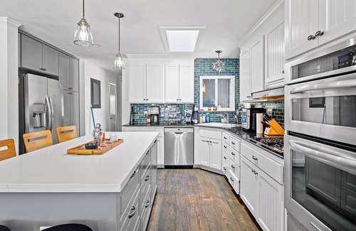 San Rafael House | Family Friendly 3bed,2bath close to Sonoma Wine country, pool, hottub.