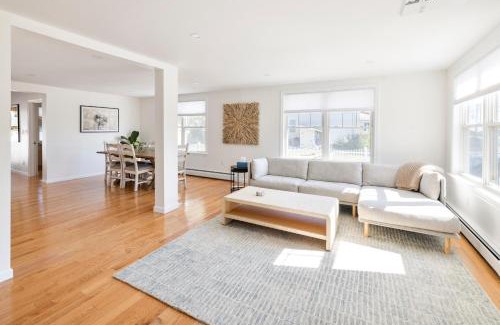 Scarborough House | Family-Friendly 3BR by Pine Point Beach