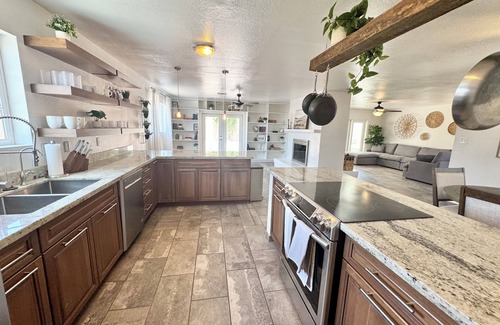 Yuma House | Family-Friendly 3BR house in Prime Location-near hospital – PETS STAY FREE