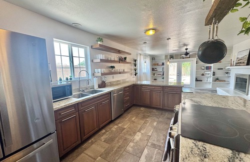 Yuma House | Family-Friendly 3BR house in Prime Location-near hospital – PETS STAY FREE