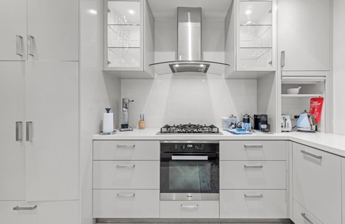 Hamilton House | Family-Friendly 3BR with Pool Near Brisbane