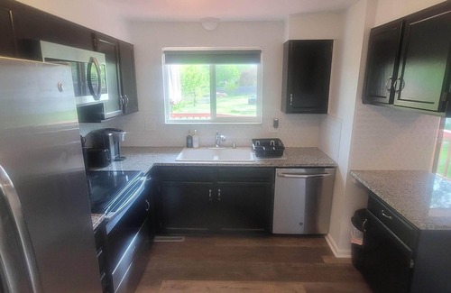 Lone Tree House | Family Friendly 4 BD/2BA Next to Trail/Park/Mall/Dining in DTC with Wi-Fi