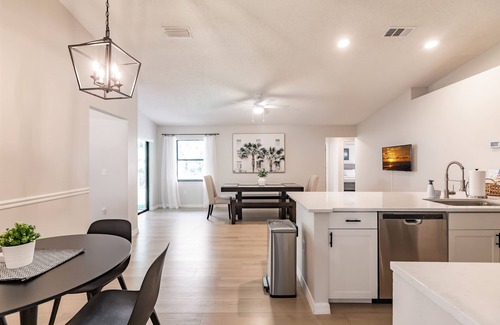 Fruitville House | Family friendly 4 bed 2 bath home in a peaceful neighborhood 15min to Siesta Key