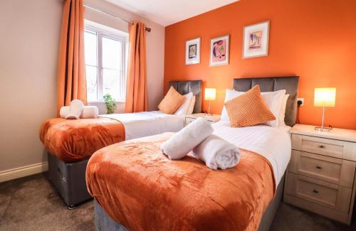 Brunel House | Family-Friendly 4 Bedroom House with Private Driveway