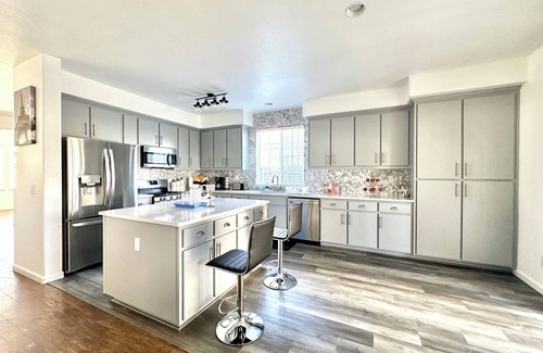 Stockton House | Family Friendly 4-bedroom house with WiFi, and pool room