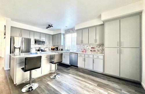 Stockton House | Family Friendly 4-bedroom house with WiFi, and pool room