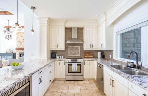 Severn Cottage | Family Friendly 4-bedroom Cottage in Washago with WiFi